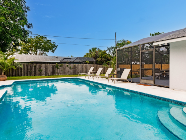 Beautiful Vacation Rental with 3 Bedrooms & Pool