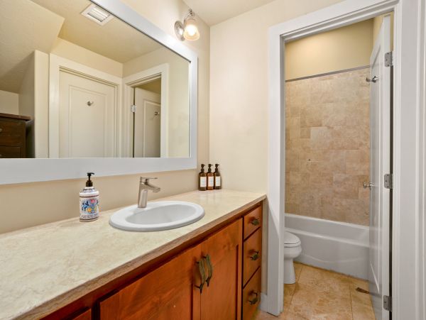 Gorgeous Vacaion Rental with 5 Bedrooms & Great Amenities