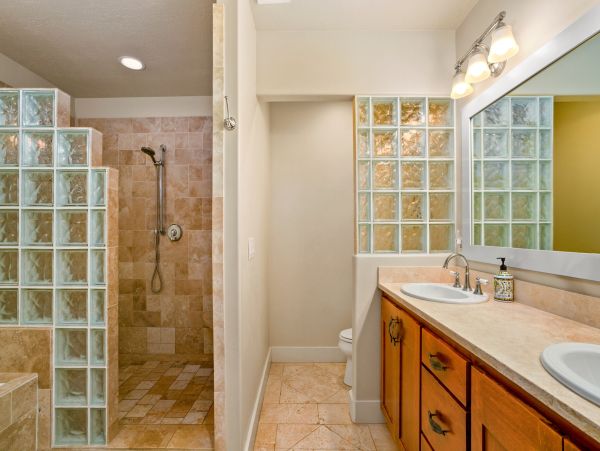 Gorgeous Vacaion Rental with 5 Bedrooms & Great Amenities