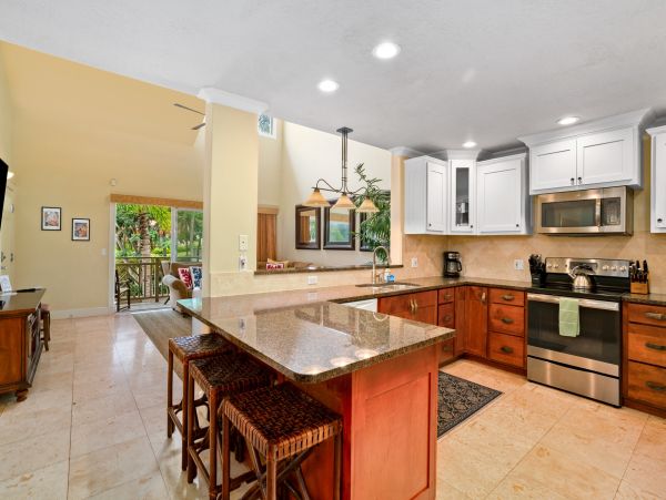 Gorgeous Vacaion Rental with 5 Bedrooms & Great Amenities