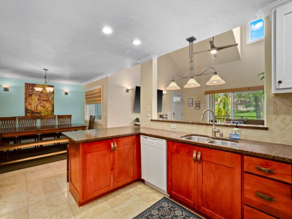 Gorgeous Vacaion Rental with 5 Bedrooms & Great Amenities