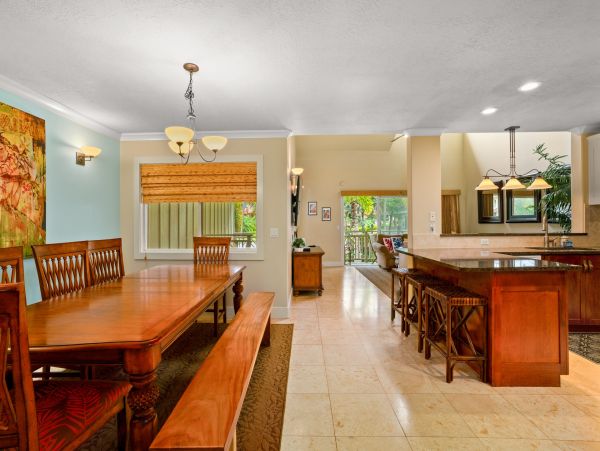 Gorgeous Vacaion Rental with 5 Bedrooms & Great Amenities