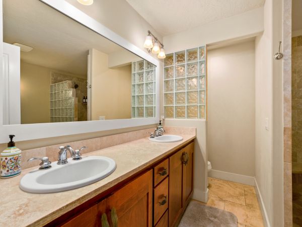 Gorgeous Vacaion Rental with 5 Bedrooms & Great Amenities