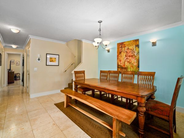 Gorgeous Vacaion Rental with 5 Bedrooms & Great Amenities