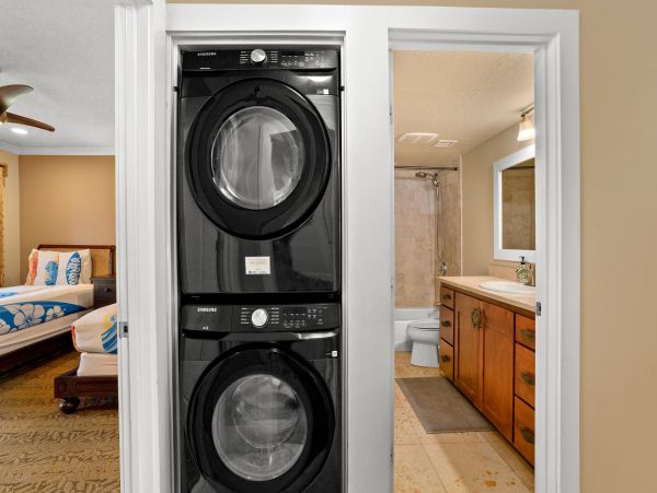 Gorgeous Vacaion Rental with 5 Bedrooms & Great Amenities