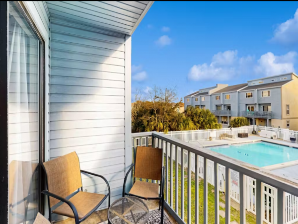2-Bedroom Okaloosa Island Townhouse with Pool Access