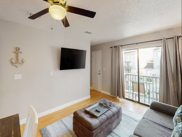 2-Bedroom Okaloosa Island Townhouse with Pool Access
