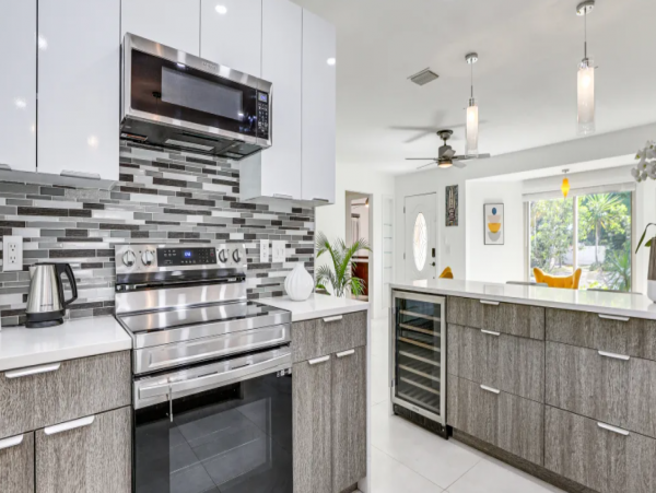 Perfect Coastal Getaway with 3 Bedrooms & Pool