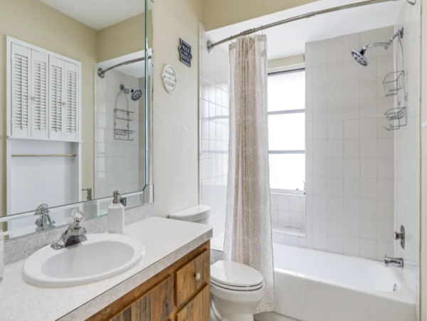 Perfect Coastal Getaway with 3 Bedrooms & Pool