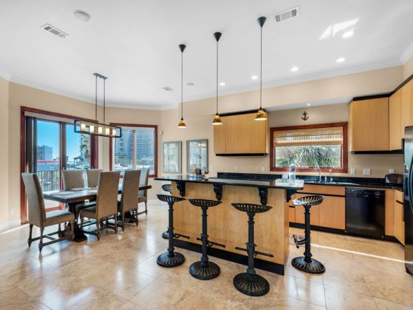 Beautiful Vacation Rental in Pensacola Beach
