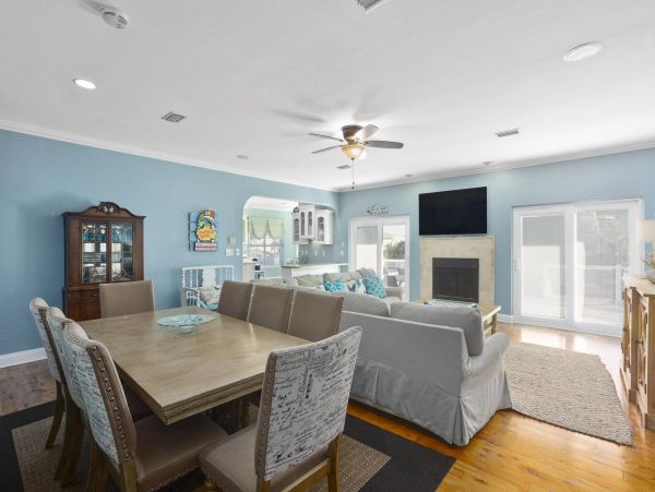 Five Bedroom Vacation Rental in Pensacola Beach