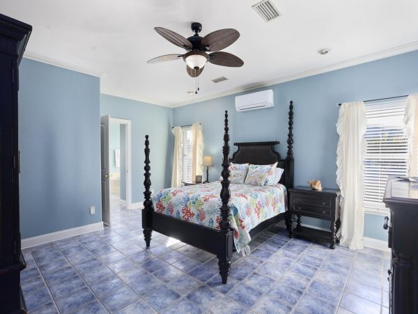 Five Bedroom Vacation Rental in Pensacola Beach