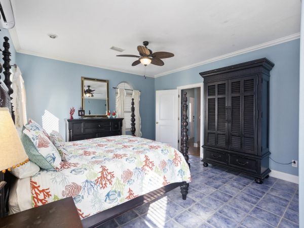 Five Bedroom Vacation Rental in Pensacola Beach