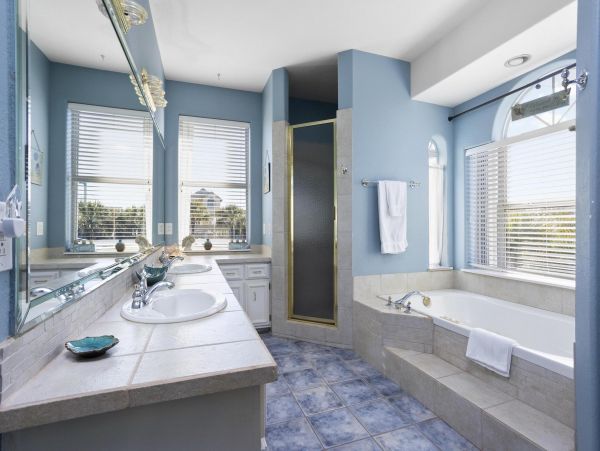Five Bedroom Vacation Rental in Pensacola Beach