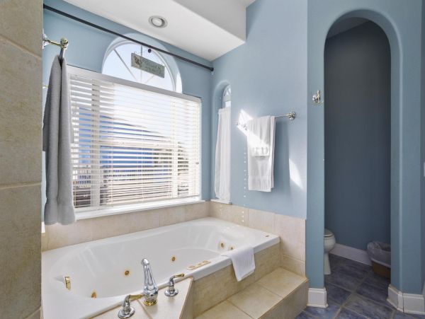 Five Bedroom Vacation Rental in Pensacola Beach