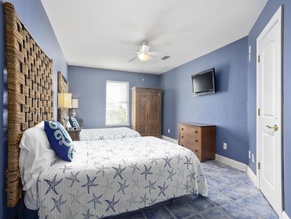 Five Bedroom Vacation Rental in Pensacola Beach