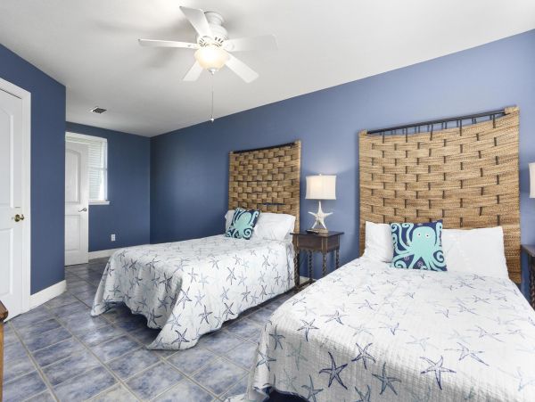 Five Bedroom Vacation Rental in Pensacola Beach