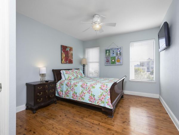 Five Bedroom Vacation Rental in Pensacola Beach