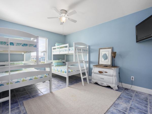 Five Bedroom Vacation Rental in Pensacola Beach