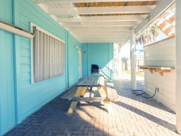 Five Bedroom Vacation Rental in Pensacola Beach