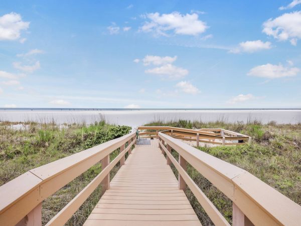 Marco Island Vacation Rental: Beachfront Luxury Awaits