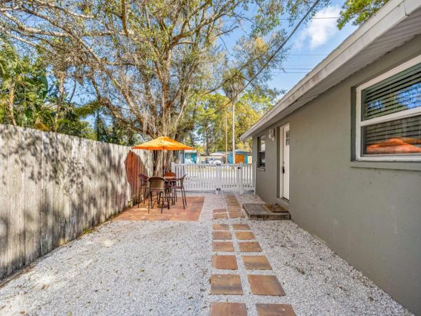 Lovely Duplex with 2 Bedrooms in Sarasota