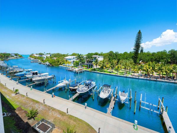 Waterfront Luxury Sarasota Condo with Gulf Access