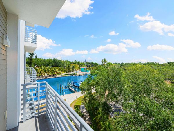Waterfront Luxury Sarasota Condo with Gulf Access
