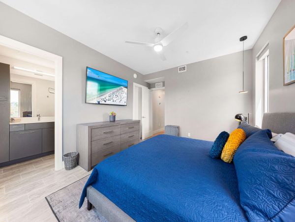 Waterfront Luxury Sarasota Condo with Gulf Access