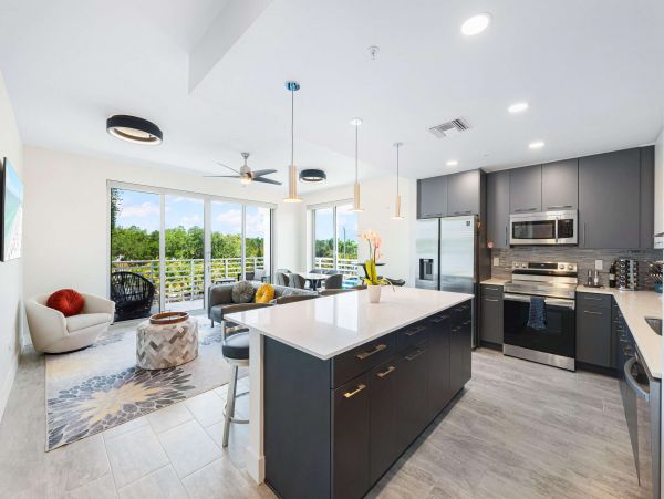Waterfront Luxury Sarasota Condo with Gulf Access