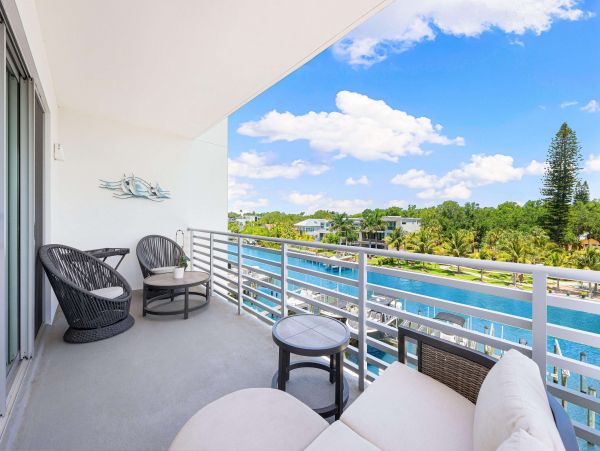 Waterfront Luxury Sarasota Condo with Gulf Access