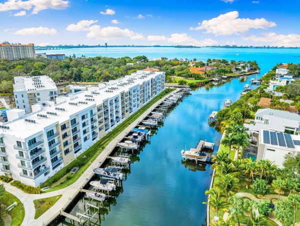 Waterfront Luxury Sarasota Condo with Gulf Access