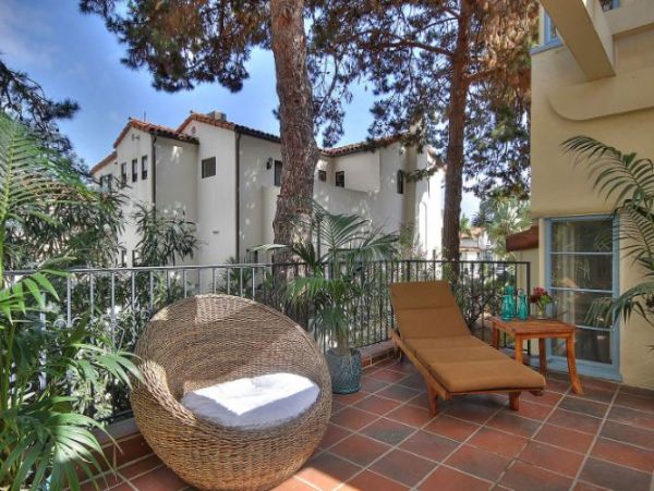 Santa Barbara Vacation Rental: Luxury Stay with Steps to Beach