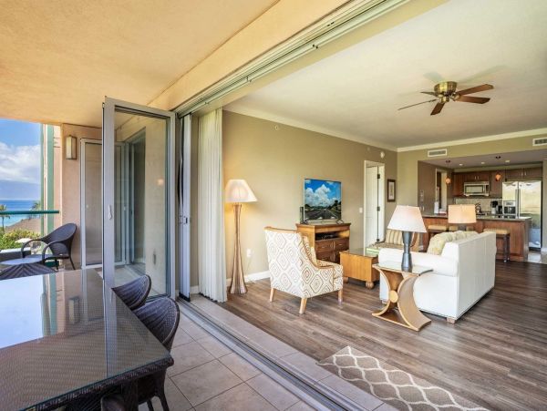 3 Adjacent Residences with 6 Bedrooms & Ocean Views