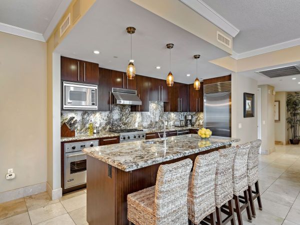 3 Adjacent Residences with 6 Bedrooms & Ocean Views