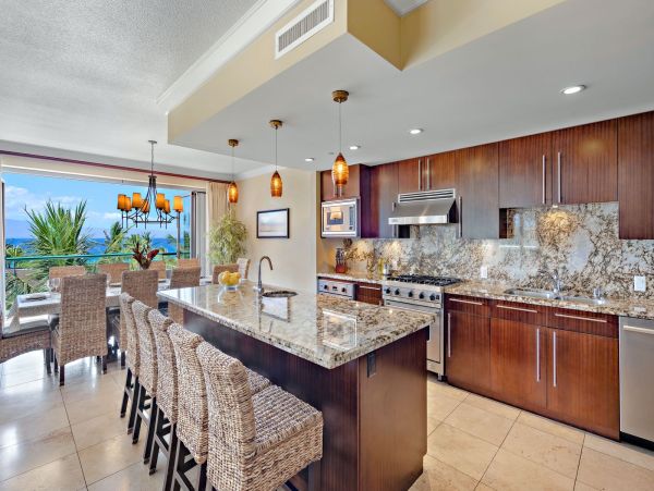 3 Adjacent Residences with 6 Bedrooms & Ocean Views