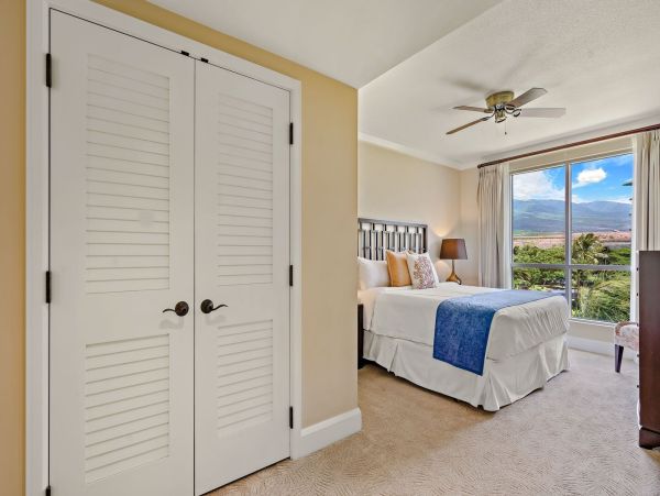 3 Adjacent Residences with 6 Bedrooms & Ocean Views