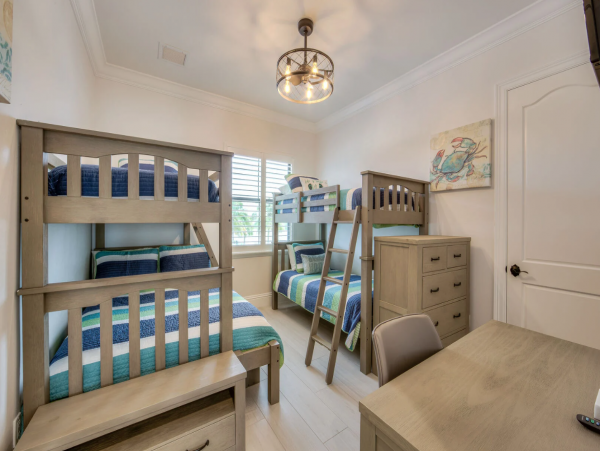 Stunning Luxury Accommodation for 28 Guests in Fort Myers