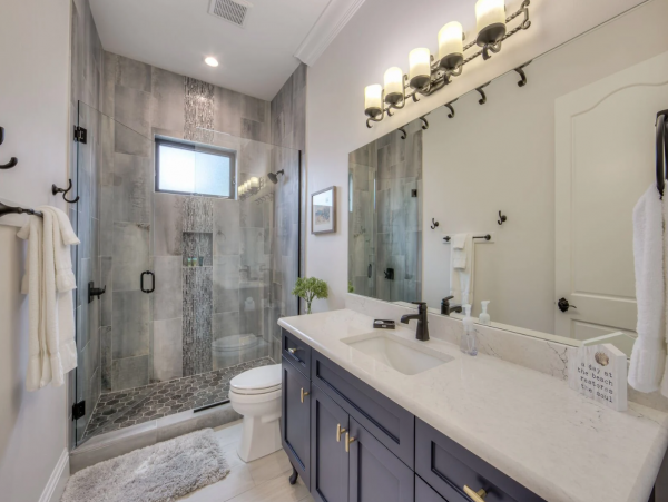 Stunning Luxury Accommodation for 28 Guests in Fort Myers