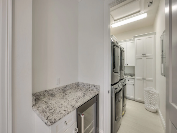 Stunning Luxury Accommodation for 28 Guests in Fort Myers