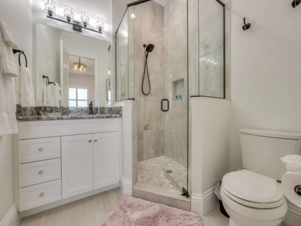 Stunning Luxury Accommodation for 28 Guests in Fort Myers