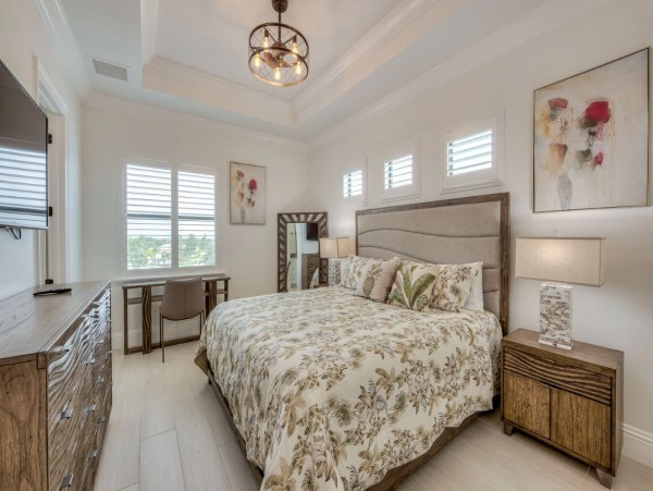 Stunning Luxury Accommodation for 28 Guests in Fort Myers