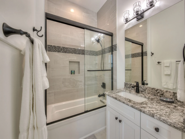 Stunning Luxury Accommodation for 28 Guests in Fort Myers