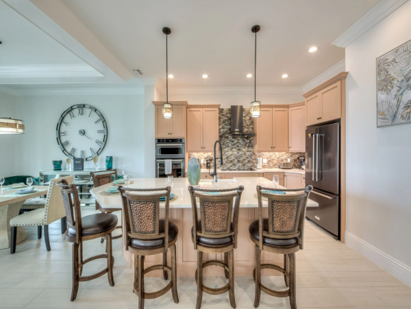 Stunning Luxury Accommodation for 28 Guests in Fort Myers