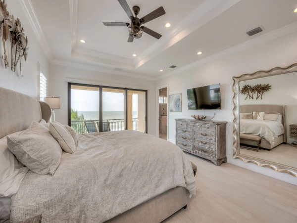 Stunning Luxury Accommodation for 28 Guests in Fort Myers