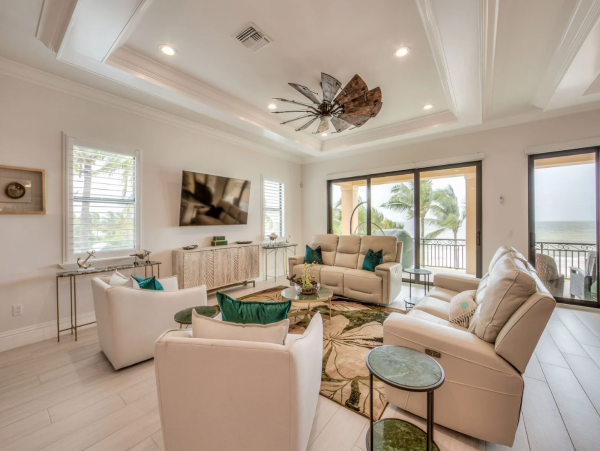 Stunning Luxury Accommodation for 28 Guests in Fort Myers