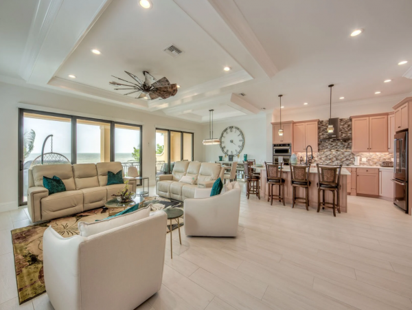 Stunning Luxury Accommodation for 28 Guests in Fort Myers