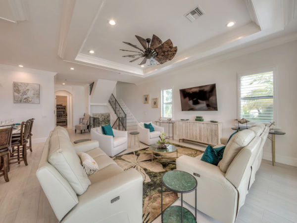 Stunning Luxury Accommodation for 28 Guests in Fort Myers