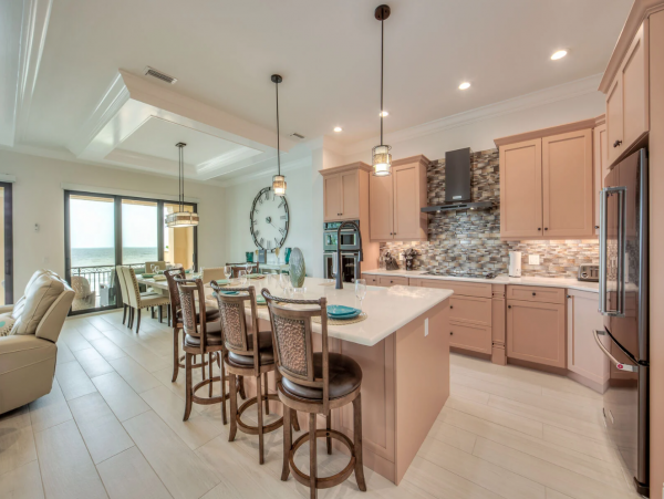 Stunning Luxury Accommodation for 28 Guests in Fort Myers