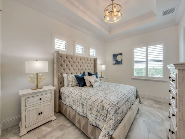 Stunning Luxury Accommodation for 28 Guests in Fort Myers